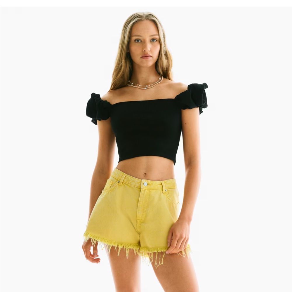 🤍NWT H&M Black Ruffled Sleeve Blouse